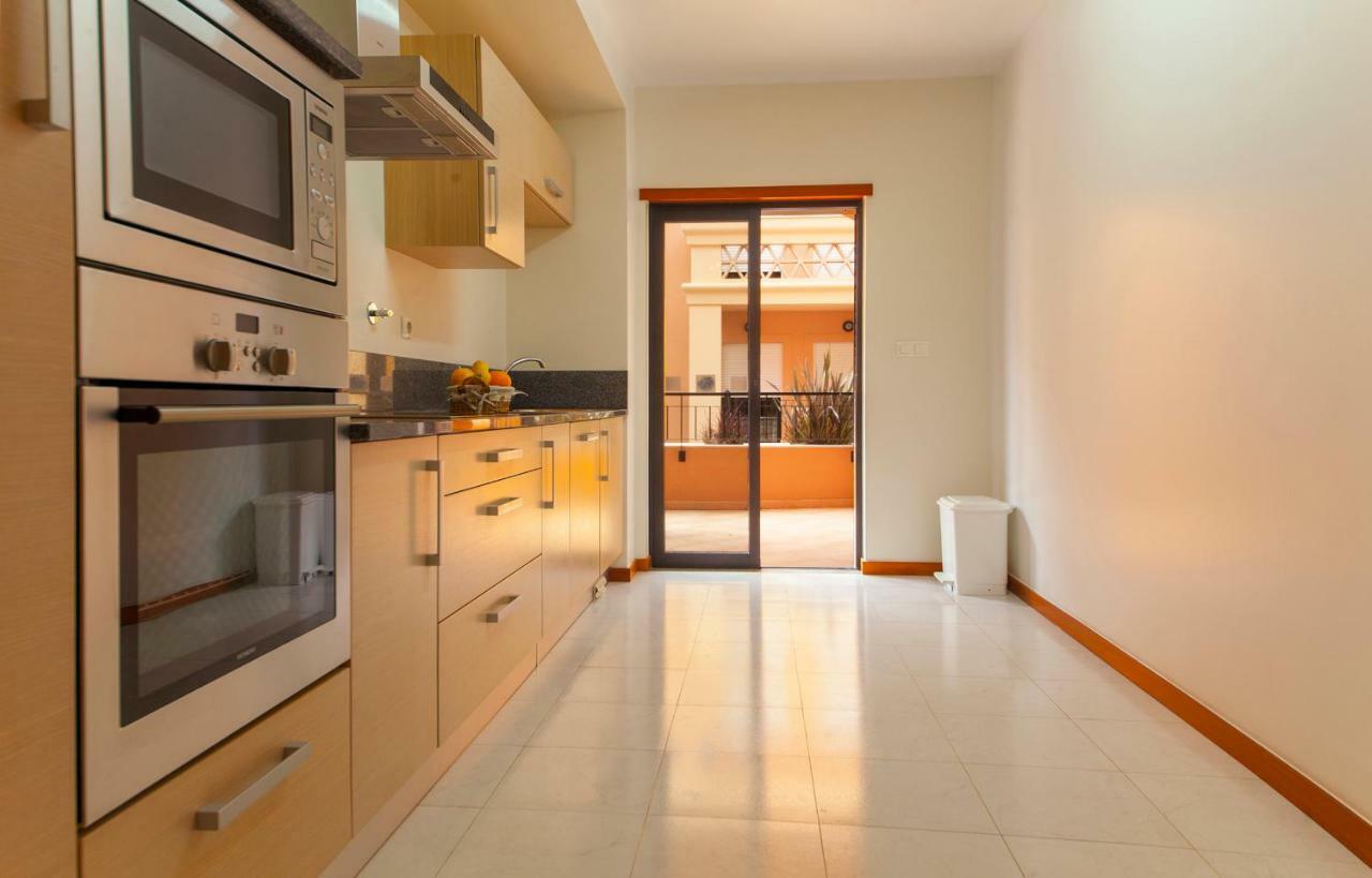 B27 - Luzbay 2 Bed Apartment Exteriör bild