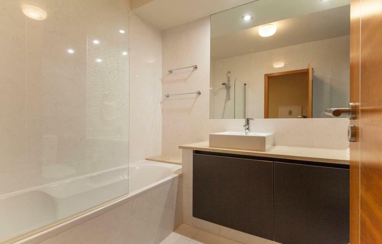 B27 - Luzbay 2 Bed Apartment Exteriör bild